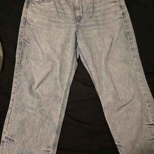 American Eagle Outfitters Women's Washed Blue Relaxed Jeans SHORT